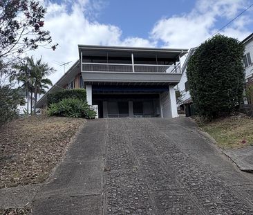 Recently Refurbished 4-Bedroom Duplex with Park & City Views, Your ... - Photo 1
