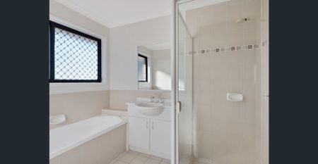 Spacious Family Home! - Photo 5