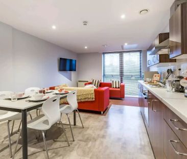 7 Bed Club Ensuite - Photo 5