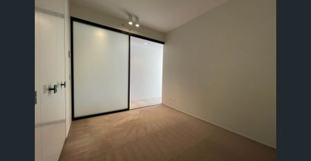 "THE QUAY" SPACIOUS 1 BEDROOM APARTMENT - Photo 4