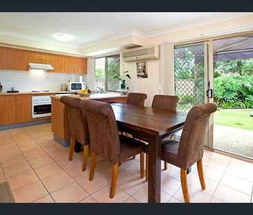 A luxury townhouse. Close to train, bus and schools. 3 Bedrooms Townhouse. - Photo 2