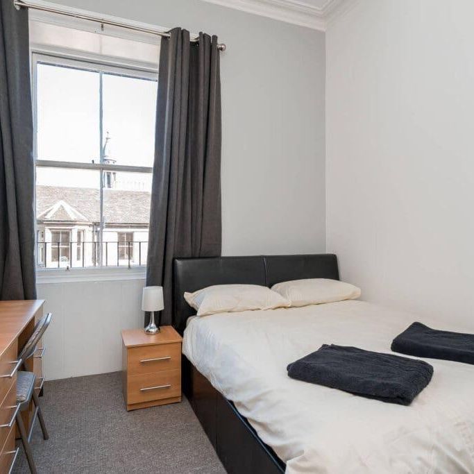 10 bedroom flat share to rent - Photo 1