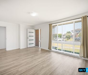 FOUR BEDROOM BRICK HOME! - Photo 2