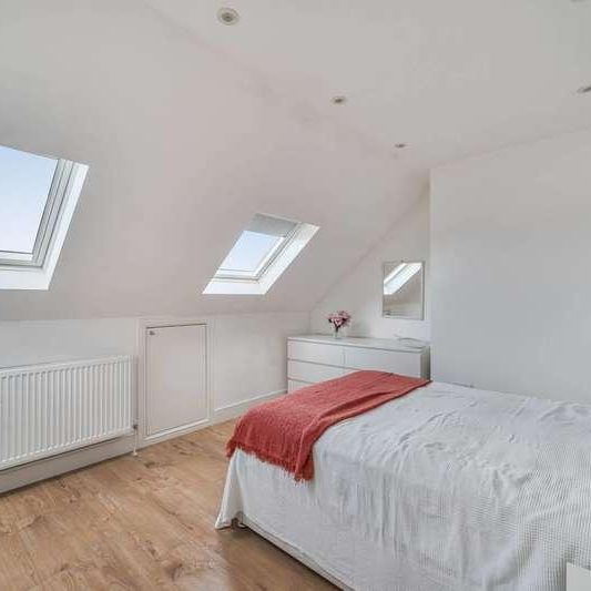 Clifton Gardens, Temple Fortune, NW11 - Photo 1