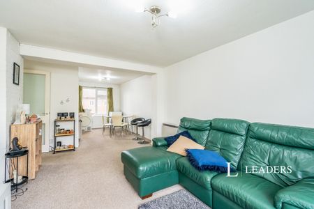 2 bedroom apartment to rent Bayton Court, Velyn Avenue, Chichester, PO19 - Photo 2