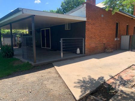 Heritage charm with modern convenience - Photo 4