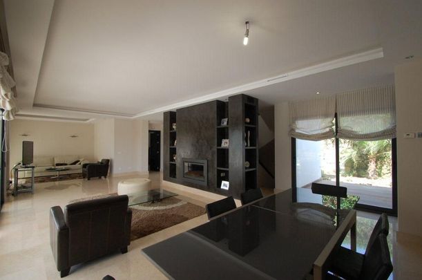 Detached Villa in The Golden Mile - Photo 1