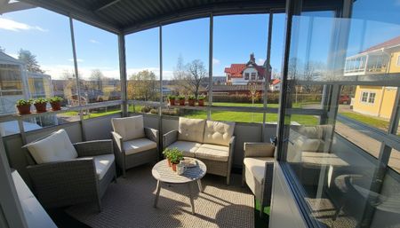 Mysig tvåa en trappa upp, med inglasad balkong - Foto 5