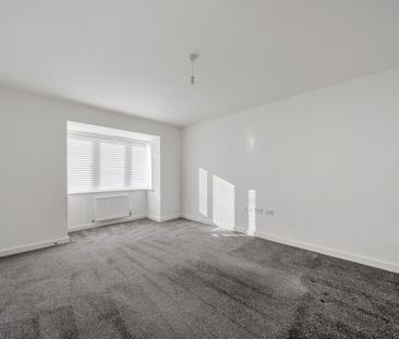 4 bedroom detached house to rent - Photo 2