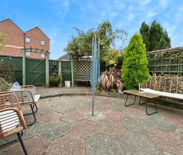 2 bedroom end of terrace house to rent - Photo 3