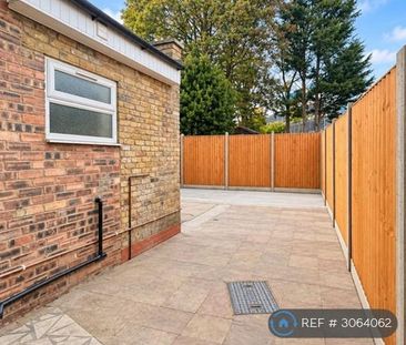 3 bedroom flat to rent - Photo 5