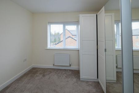 4 bedroom detached house to rent - Photo 2