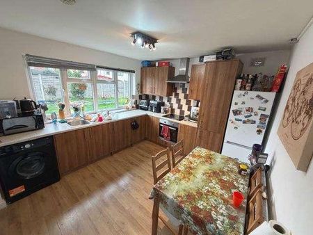 Dagenham Avenue, Dagenham, RM9 - Photo 4