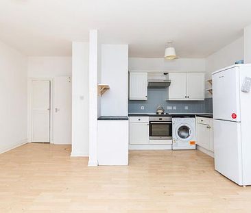 Large 1 bedroom in the heart of Hackney close to amenities and green spaces - Photo 2