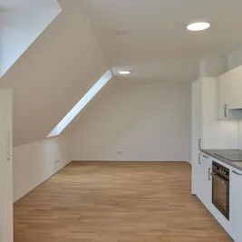 Lichtdurchflutete 3-Zimmer-Dachgeschosswohnung mit Freifläche in U-Bahnnähe | 1120 Wien - Photo 2