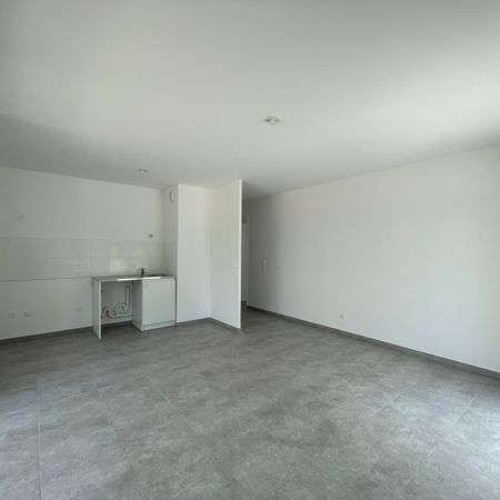 Appartement 3 pièces 73m2 MARSEILLE 9EME 1 138 euros - Photo 4