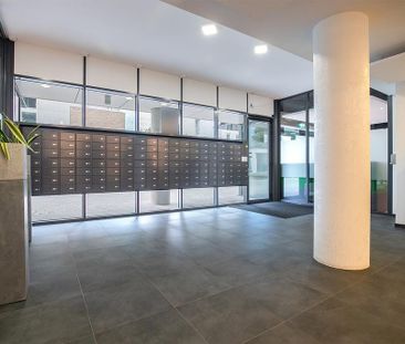 Appartement te huur: Koningin Wilhelminaplein 746 1062 KS Amsterdam - Photo 1