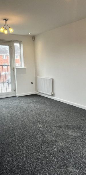 2 bedroom Flat To Let - Photo 1