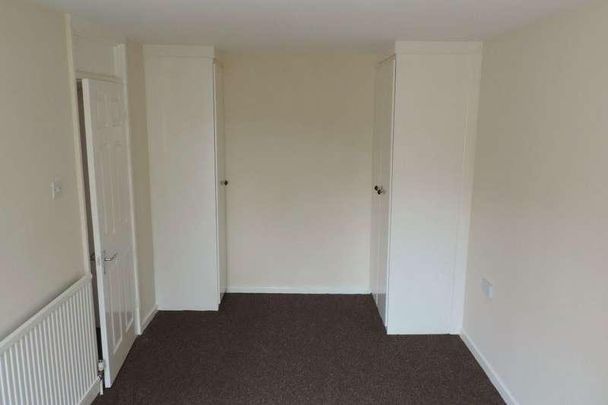 Skegness Walk, Corby, Northants, NN18 - Photo 1
