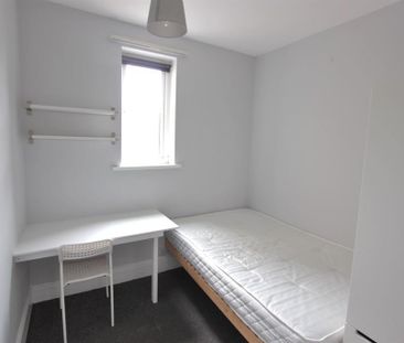 4 bedroom terraced house to rent - Photo 4