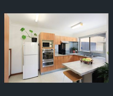 Low-Maintenance Townhouse in Convenient Location - Photo 4