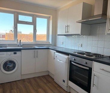 3 bedroom flat to rent - Photo 3