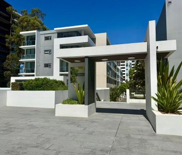 Modern 2-Bed +1 Study Apartment with Double Garage in the Heart of ... - Photo 4