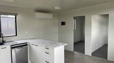 Charming 3BR Home in Dannevirke! - Photo 3