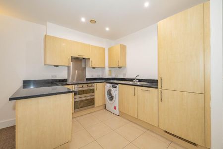 2 bedroom flat to rent - Photo 4