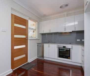 Beautifully Renovated 2 x 1 Unit located in Como - Photo 6