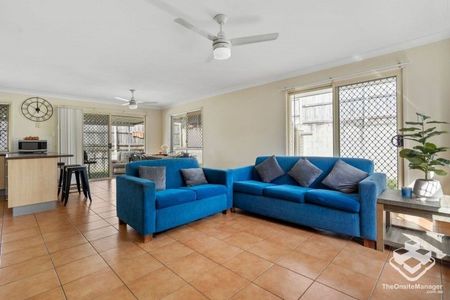 Renovated Spacious Family Home in Quiet Cul-de-Sac - Photo 2