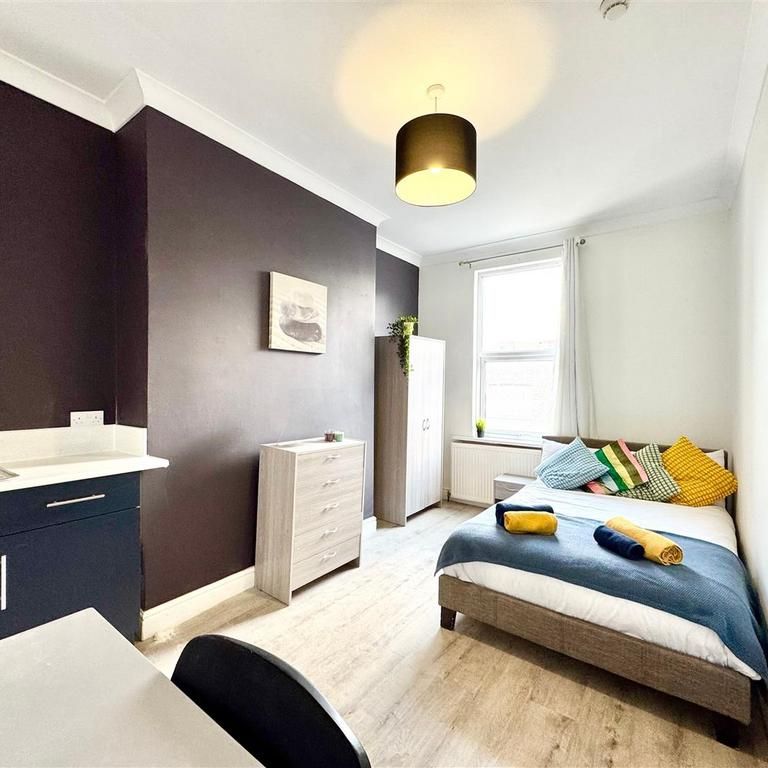 1 bedroom in a house share to rent - Photo 1