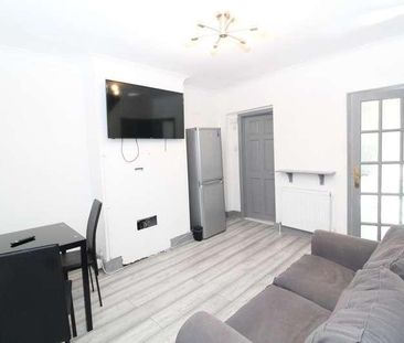 Castle Avenue, Rochester, ME1 - Photo 1