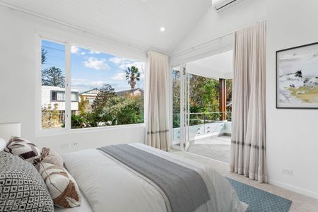 Stunning Bondi Beach Masterpiece Just Minutes to the Sand - Photo 5