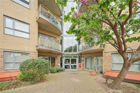 Room in a Shared Flat, Walthamstow Central, E17 - Photo 4