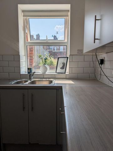 1 bedroom in a house share to rent - Photo 4