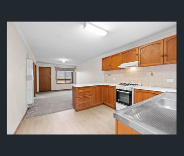 Fantastic Two-Bedroom Townhouse: Quiet, Central Pocket - Photo 3