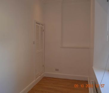 The Parade, Roath, Cardiff - Photo 3