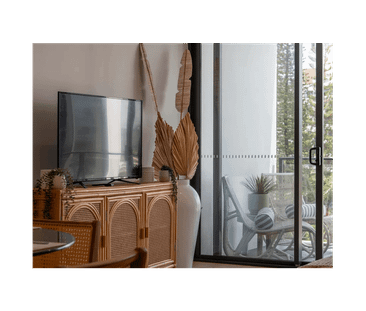 Fully Furnished 2bed Burleigh Beach Apartment - Photo 3