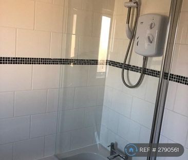 2 bedroom end of terrace house to rent - Photo 2