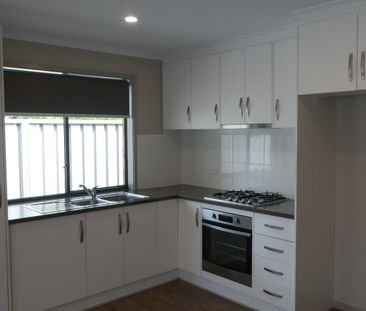 Neat as a pin with low maintenance gardens - Photo 6