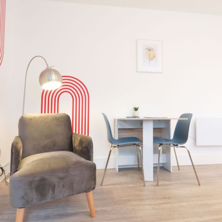 1 Bedroom Home – Medium Let - Photo 2