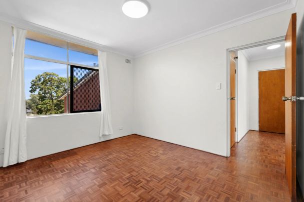 Light Filled Apartment in Leafy Hunters Hill - Photo 1