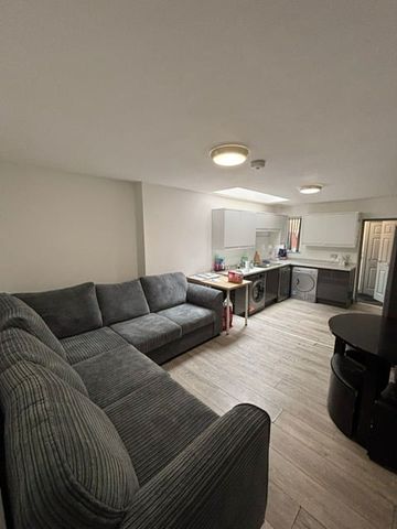 147 HUBERT ROAD - Photo 2