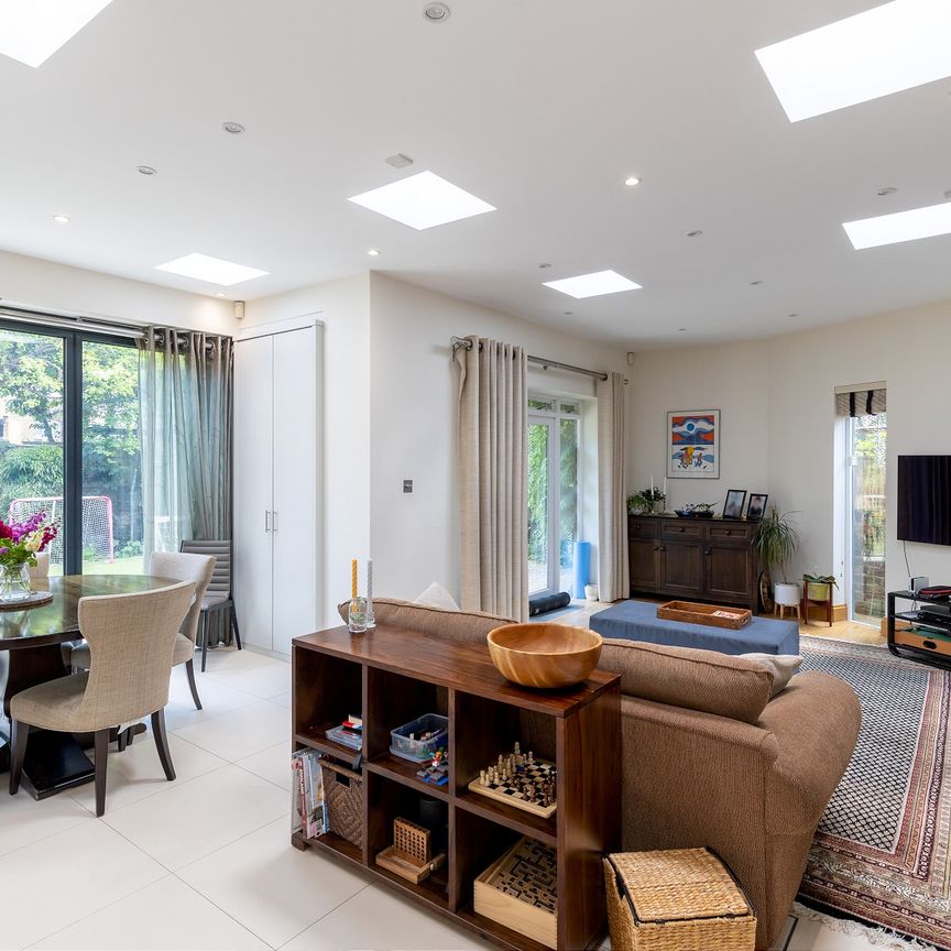 Peterborough Villas, Fulham, Hammersmith and Fulham, London, SW6 - Photo 1