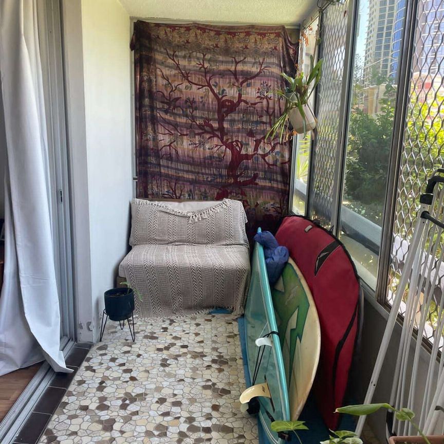 Broadbeach - Photo 1