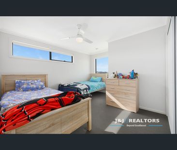 4 Catees Street, Clyde North, Vic 3978 - Photo 5