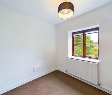 2 bedroom end of terrace house to rent - Photo 3