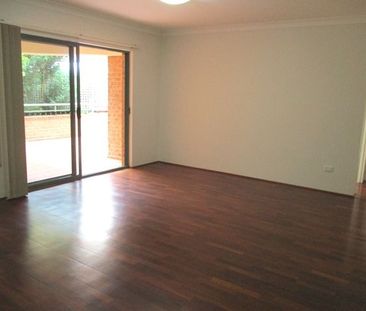 Ground floor apartment with huge courtyard ... - Photo 2