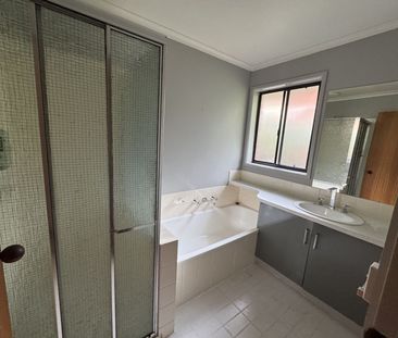 Quiet Court Living - Photo 5